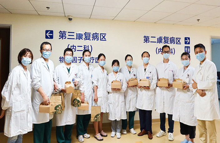 “医”心向党， 踔厉奋进 ▏中国医师节，向每一位医师致敬！
